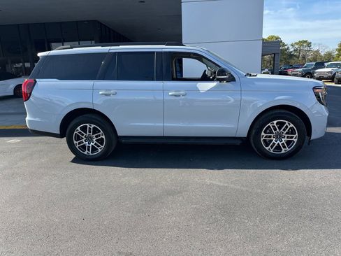 Used 2025 Ford Expedition Active image 3