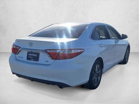 Used 2017 Toyota Camry SE image 5