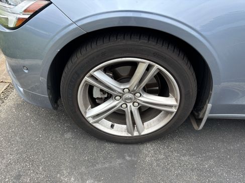 Used 2017 Volvo S90 T5 Momentum w/ Convenience Package FWD image 27