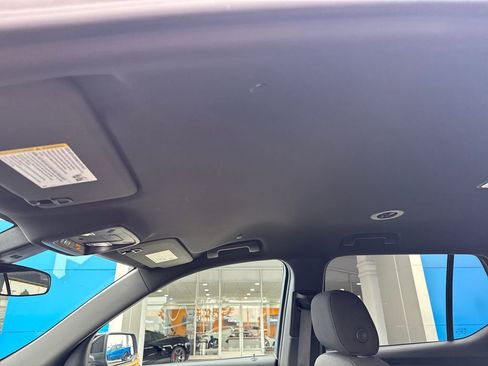 Used 2023 Chevrolet Traverse LT image 22