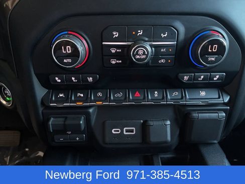 Used 2020 Chevrolet Silverado 1500 High Country w/ Technology Package AWD/4WD image 23