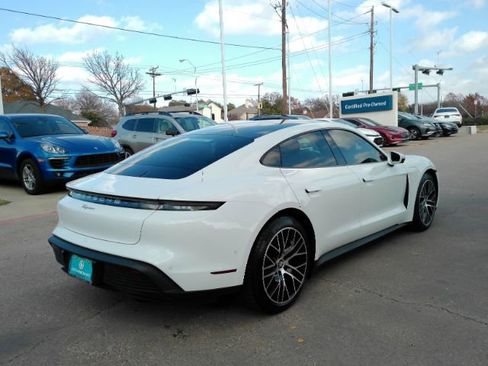 Used 2022 Porsche Taycan image 6