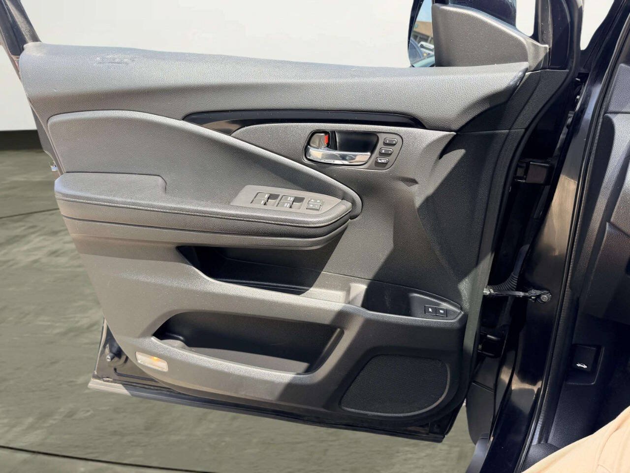 Used 2018 Honda Pilot Touring image 16