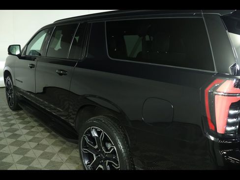 Used 2025 Chevrolet Suburban RST w/ RST Capability Package image 20
