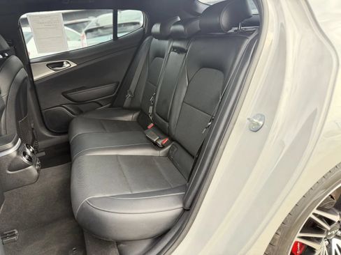 Used 2022 Kia Stinger GT1 AWD/4WD image 16