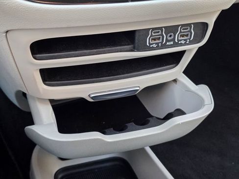 Used 2023 Chrysler Pacifica Touring-L FWD image 26