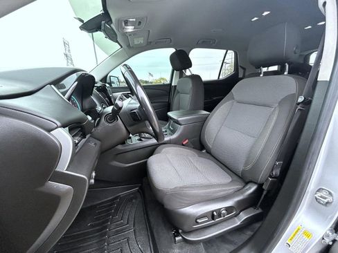 Used 2021 Chevrolet Traverse LT image 10