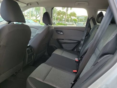 Used 2023 Nissan Rogue SV FWD image 8