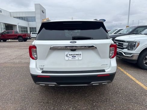 Certified 2022 Ford Explorer XLT w/ Equipment Group 202A AWD/4WD image 4