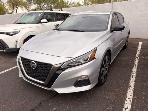 Used 2020 Nissan Altima 2.5 SR FWD image 2