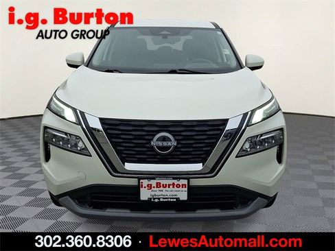 Used 2023 Nissan Rogue SV image 2