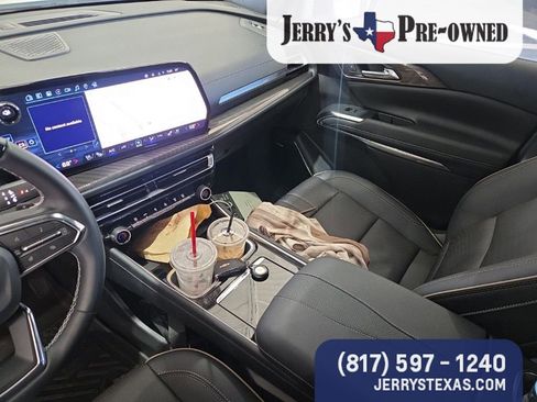 Used 2025 Chevrolet Traverse High Country AWD/4WD image 12