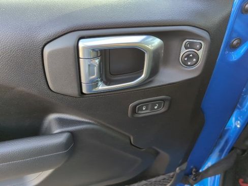 Used 2025 Jeep Gladiator Rubicon w/ Safety Group image 18