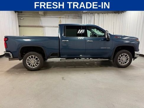 Used 2025 Chevrolet Silverado 3500 LTZ AWD/4WD image 3