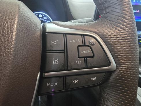 Used 2024 Toyota Sienna Platinum FWD image 30