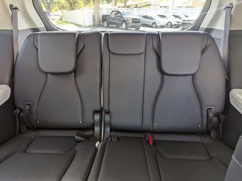 Certified 2024 Kia Carnival LX image 14