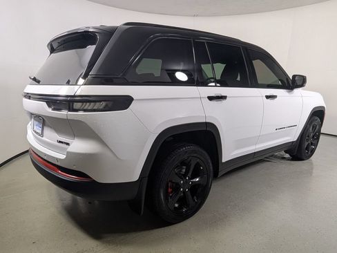 Used 2023 Jeep Grand Cherokee Limited w/ Black Appearance Package AWD/4WD image 8