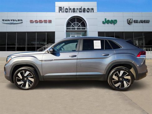 Used 2025 Volkswagen Atlas Cross Sport SE image 3