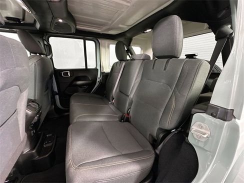 Used 2024 Jeep Wrangler Unlimited Sahara image 25
