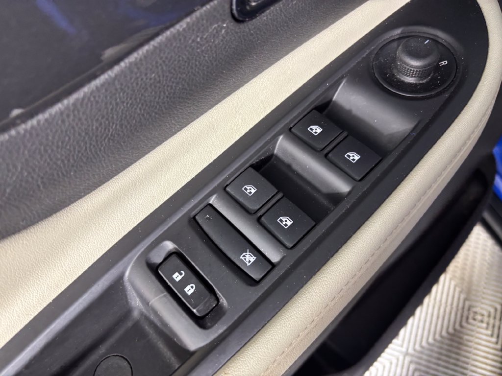 Used 2018 Buick Encore Essence w/ Experience Buick Package AWD/4WD image 15