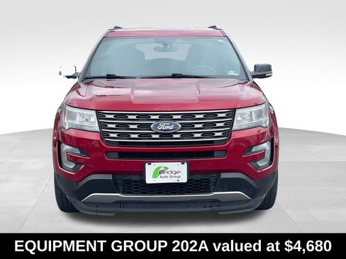 Used 2017 Ford Explorer XLT w/ Equipment Group 202A AWD/4WD image 2