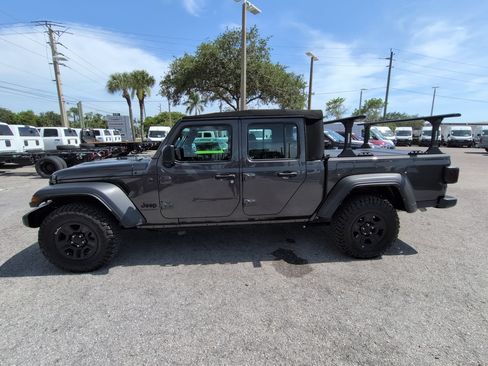 Used 2024 Jeep Gladiator Sport AWD/4WD image 8