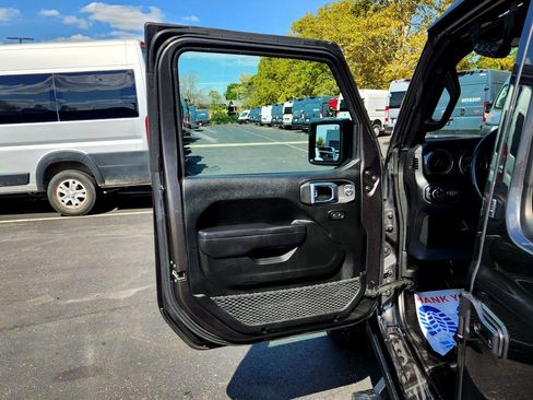 Used 2022 Jeep Gladiator Sport image 13