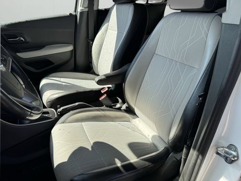 Used 2020 Chevrolet Trax LT w/ Driver Confidence Package FWD image 11