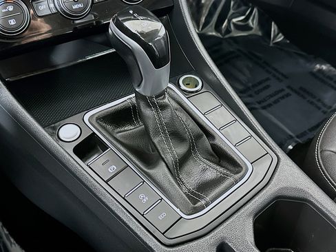 Used 2024 Volkswagen Jetta SE image 16