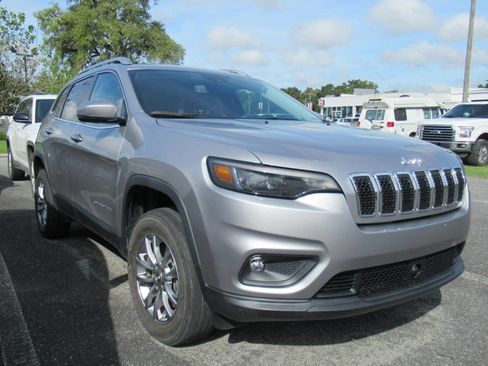 Used 2021 Jeep Cherokee Latitude Lux w/ Comfort/Convenience Group AWD/4WD image 1