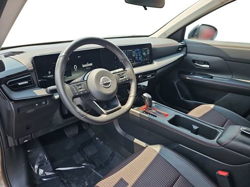 Used 2026 Nissan Kicks SR FWD image 16