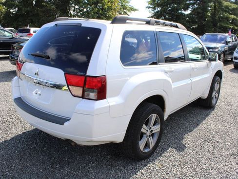 Used 2011 Mitsubishi Endeavor SE image 7