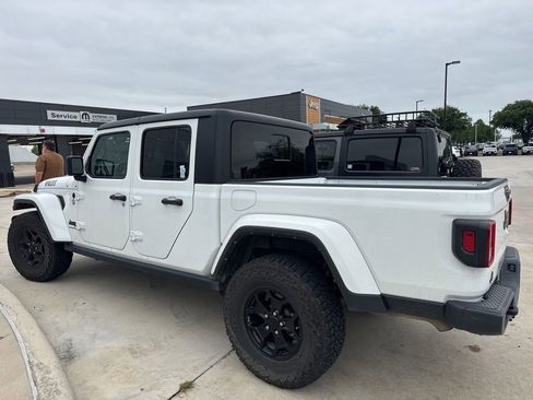 Used 2021 Jeep Gladiator Sport AWD/4WD image 3