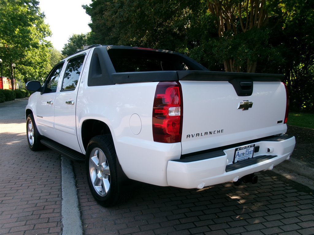 Used 2011 Chevrolet Avalanche LT RWD image 6