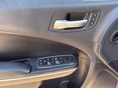 Used 2019 Dodge Charger SXT w/ Leather Interior Group RWD image 7