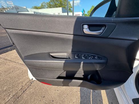 Used 2017 Kia Optima LX FWD image 11