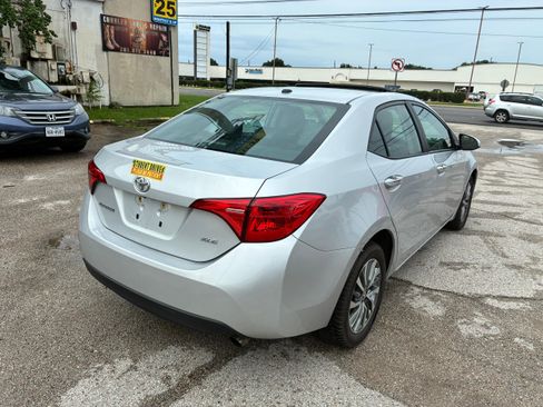 Used 2017 Toyota Corolla XLE w/ Carpet Mat Package (TMS) FWD image 4