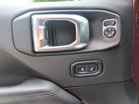 Used 2021 Jeep Wrangler Unlimited Sahara AWD/4WD image 35