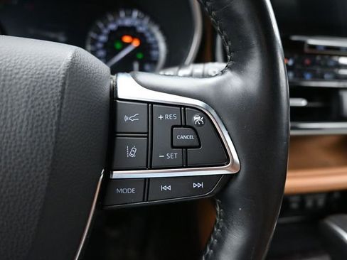 Used 2021 Toyota Highlander Platinum image 17