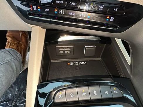 Used 2023 Buick Envision Avenir image 18