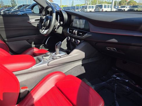 Used 2022 Alfa Romeo Giulia Veloce image 9