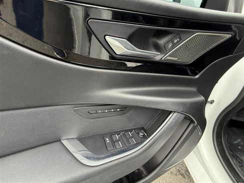 Used 2020 Jaguar XE S image 17