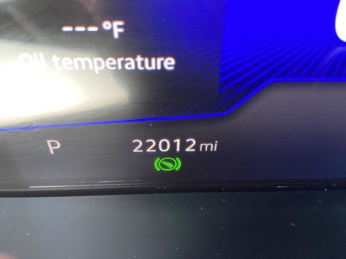 Used 2023 Volkswagen Tiguan SE w/ Panoramic Sunroof Package FWD image 5
