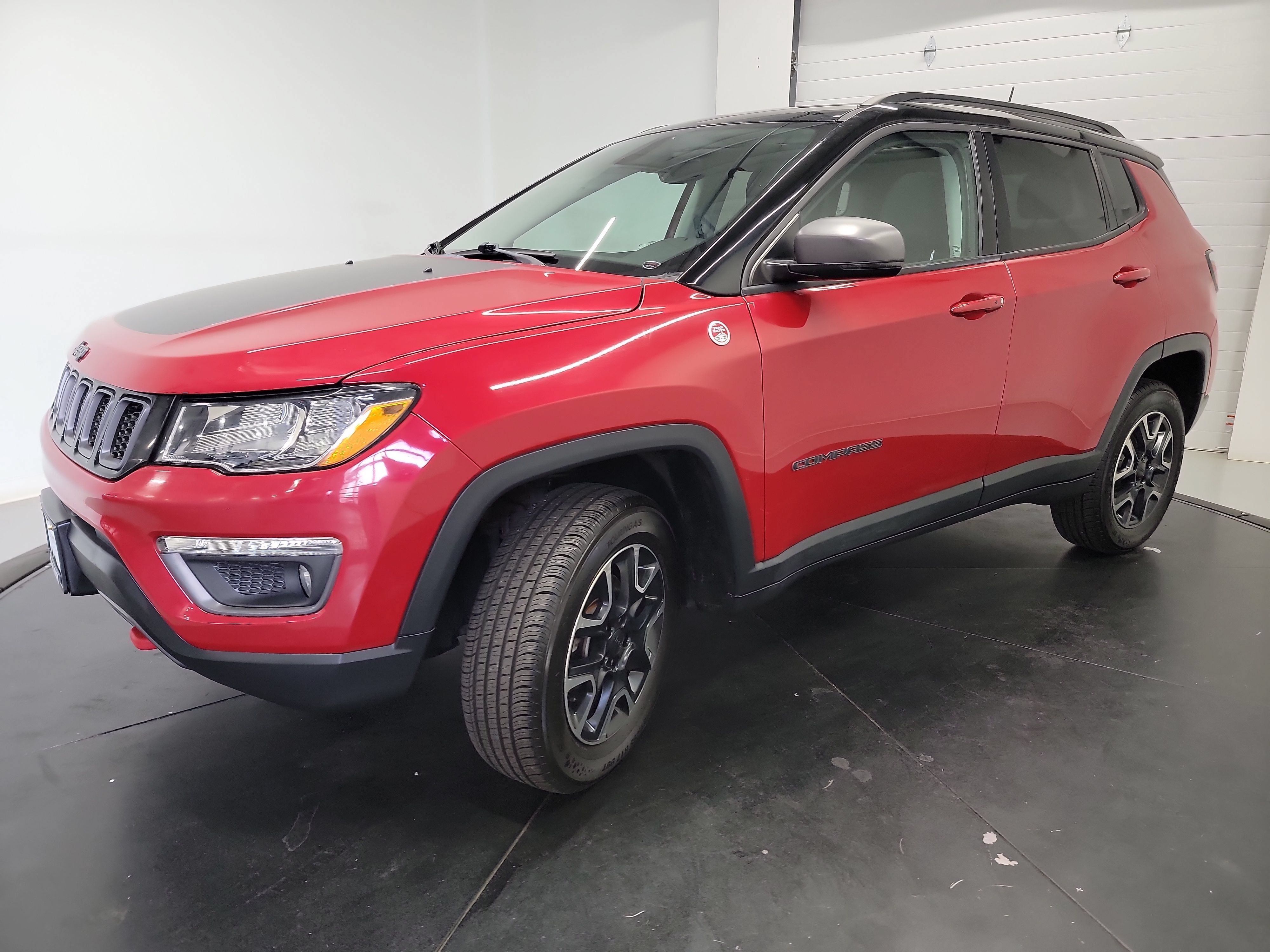 Used 2018 Jeep Compass Trailhawk w/ Leather Interior Group AWD/4WD image 3