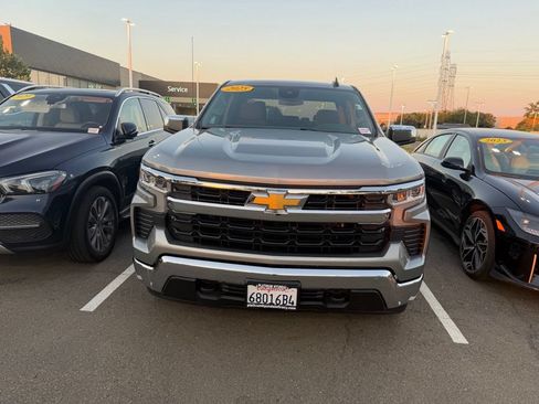 Used 2025 Chevrolet Silverado 1500 LT AWD/4WD image 2