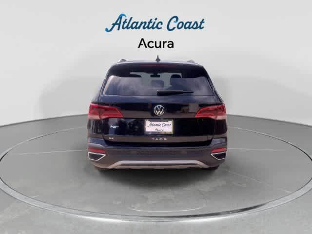 Used 2024 Volkswagen Taos SE w/ Black Wheel Package FWD image 7