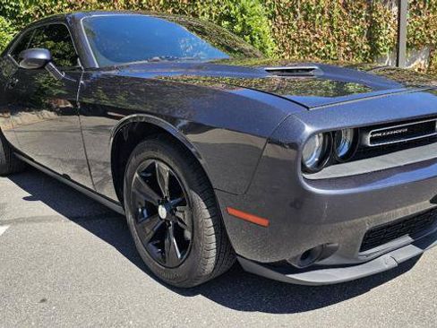 Used 2019 Dodge Challenger SXT RWD image 3