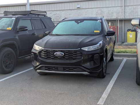 Used 2023 Ford Escape ST-Line w/ Tech Pack #1 image 4