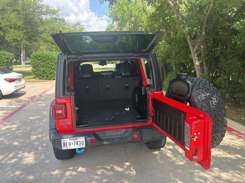 Used 2021 Jeep Wrangler Unlimited Rubicon 4xe w/ Dual Top Group AWD/4WD image 17