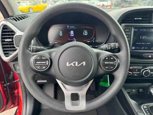 Used 2023 Kia Soul LX w/ Option Group 015 FWD image 31